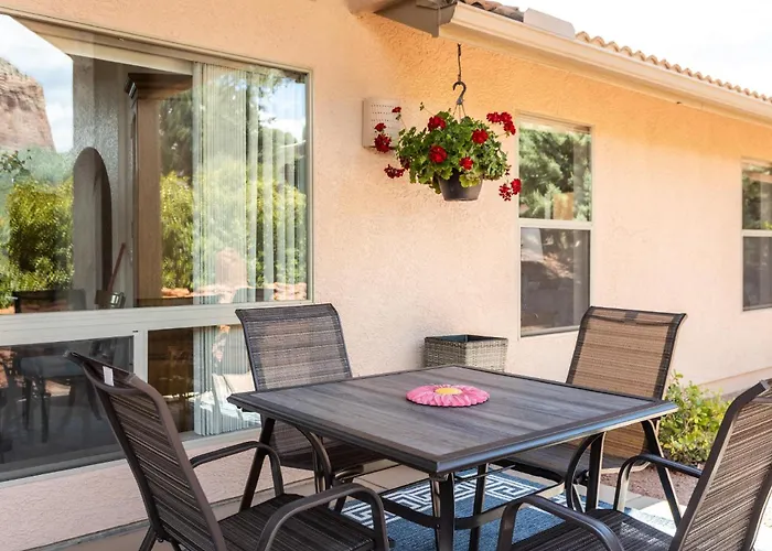 Red Rock Vista - Luxe Comfort & Breathtaking Views Holiday home