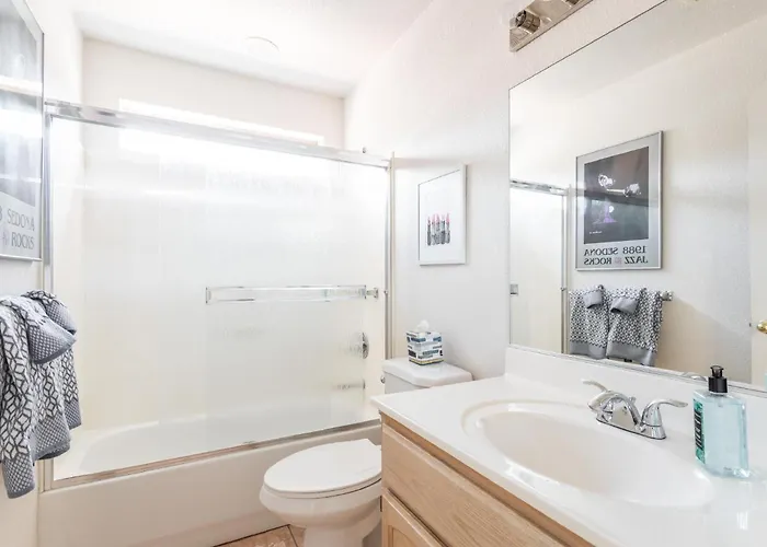 Red Rock Vista - Luxe Comfort & Breathtaking Views Holiday home *