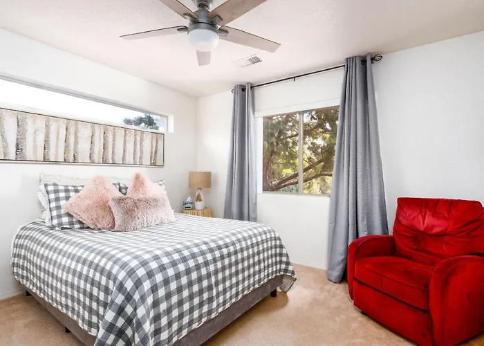 Red Rock Vista - Luxe Comfort & Breathtaking Views