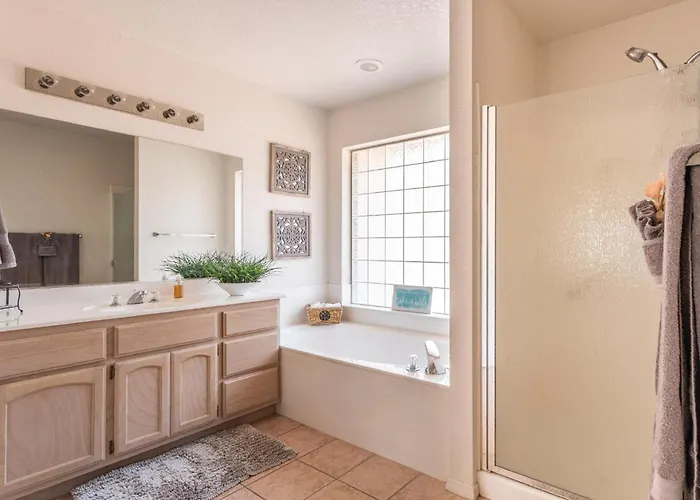 Red Rock Vista - Luxe Comfort & Breathtaking Views Holiday home *